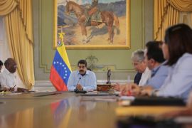 Venezuela's President Nicolas Maduro (C) speaks during a meeting with ministers at the Miraflores Palace in Caracas, Venezuela May 12, 2016. Miraflores Palace/Handout via REUTERS ATTENTION EDITORS - THIS PICTURE WAS PROVIDED BY A THIRD PARTY. EDITORIAL USE ONLY.