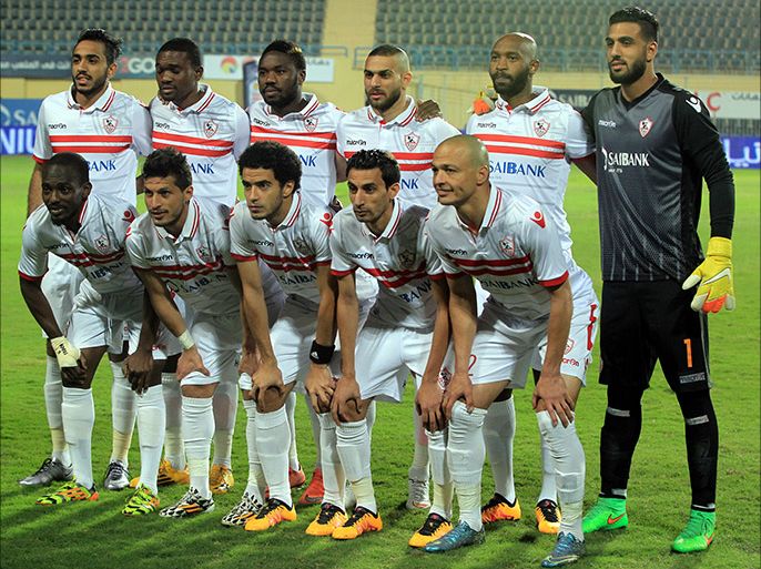 epa05221436 Zamalek's players pose for photographers before the CAF Champions League first qualifying round, second leg soccer match between Zamalek SC and US Douala at Petro Sport stadium in Cairo, Egypt, 19 March 2016. EPA/KHALED ELFIQI