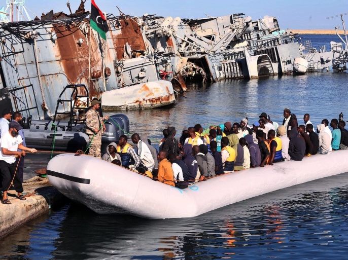 Some of the 346 refugees rescued by the Libyan coast guard arrive at the naval yard in Tripoli, Libya, 29 September 2015. According to reports some 346 refugees were rescued by the Libyan coast guard some 15 kilometers off the coast and transferred to the naval base in Tripoli. 28 September European maritime operations coordinated by the Italian coast guard rescued more than 1000 refugees off the coast of Libya who were attempting to make the journey to Europe's shores.