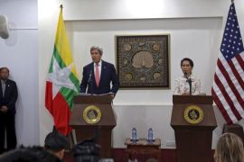 US Secretary of State John Kerry (L) speaks as Myanmar Foreign Minister and State Counselor Aung San Suu Kyi (R) looks on during the joint press conference following their meeting at the Ministry of Foreign Affairs in Naypyitaw, Myanmar, 22 May 2016.