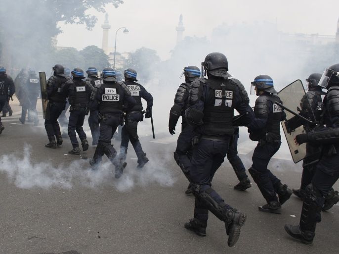 422 - Paris, Paris, FRANCE : French riot police officers try to disperse protesters on the Place de la Nation, as part of a protest against the government's labour market reforms in Paris, on May 26, 2016. The French government's labour market proposals, which are designed to make it easier for companies to hire and fire, have sparked a series of nationwide protests and strikes over the past three months. AFP PHOTO / MATTHIEU ALEXANDRE