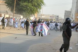 الشرطة تفرق مسيرة تضامنية مع حلب وتصادر لافتتها الرئيسية نواكشوط