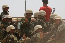Fighters from Iraqi Shiite group Kataib Sayyid al-Shuhada gather near Falluja, Iraq, May 23, 2016. REUTERS/Thaier Al-Sudani