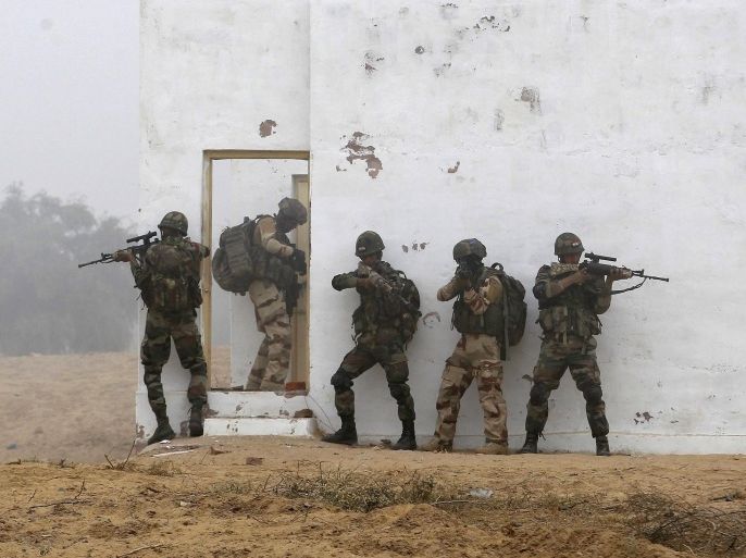 Soldiers from France and India take part in a mock drill during the last day of the 10-day-long Indo-French joint army exercise Shakti-2016 near Bikaner in Rajasthan, India, January 16, 2016. REUTERS/Amit Dave