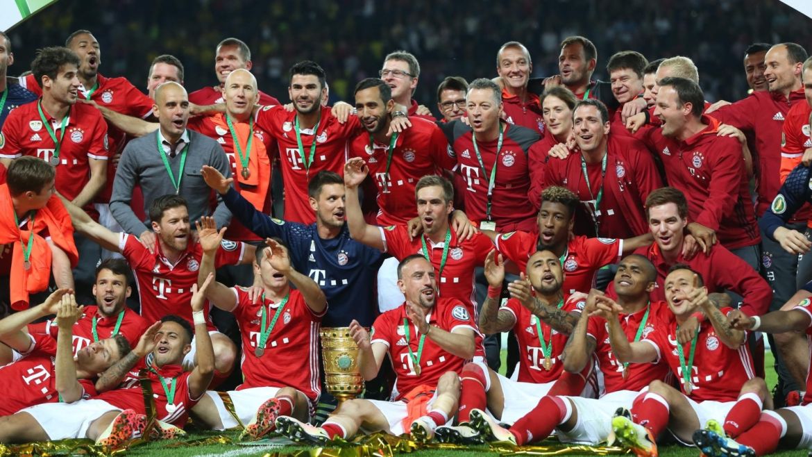 Munich's players celebrate winning the German DFB Cup final soccer match between Bayern Munich and Borussia Dortmund at the Olympic Stadium in Berlin, Germany, 21 May 2016. (EMBARGO CONDITIONS - ATTENTION: The DFB prohibits the utilisation and publication of sequential pictures on the internet and other online media during the match (including half-time). ATTENTION: BLOCKING PERIOD! The DFB permits the further utilisation and publication of the pictures for mobile services (especially MMS) and for DVB-H and DMB only after the end of the match.)