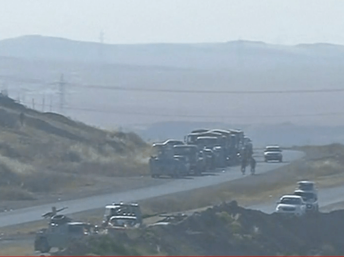 قالت مصادر أمنية كردية إن قوات البيشمركة، وبإسناد من طائرات التحالف الدولي، تمكنت بعد معارك مع مقاتلي تنظيم الدولة من السيطرة على بلدة "كراو"، في قضاء مخمور جنوب شرق الموصل، صباح اليوم.