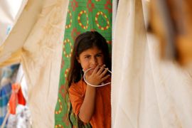 An Iraqi girl, who fled from Falluja because of Islamic State violence, is seen at a refugee camp in Ameriyat Falluja, south of Falluja, Iraq, June 8, 2016. REUTERS/Thaier Al-Sudani