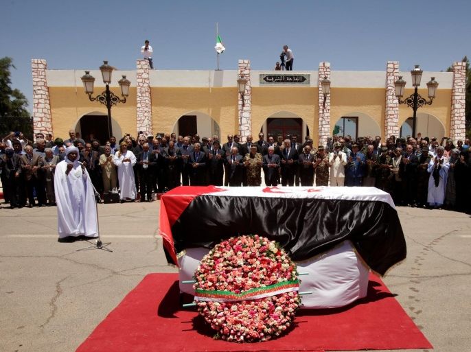 Officials and attendees pray over the coffin of Western Sahara's Polisario Front leader Mohamed Abdelaziz during his funeral in Tindouf, Algeria June 3, 2016. REUTERS/Ramzi Boudina
