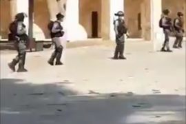 قوات الاحتلال تقتحم ساحات المسجد الأقصى