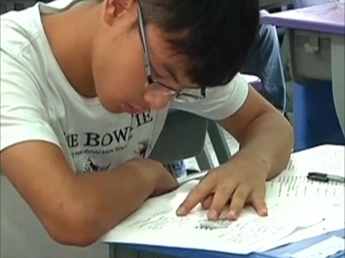 الصين تضيق الخناق على الغشاشين في امتحانات إتمام المرحلة الثانوية وذلك بعد ضبط طرق متقدمة للغش