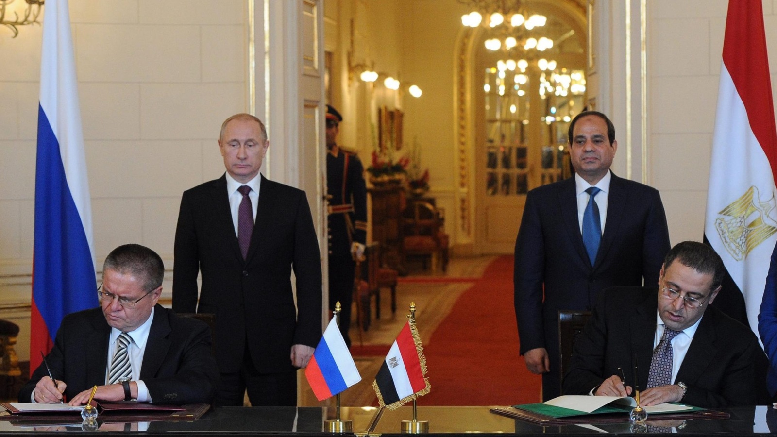 مصر ستقترض 25 مليار دولار من روسيا لتمويل إنشاء محطة نووية ()