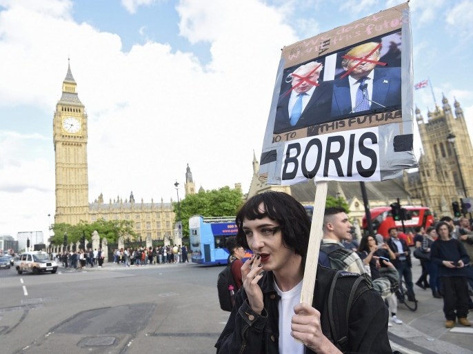 Protestors gather outside the Houses of Parliament on the day British Prime Minister David Cameron announcing his resignation after losing the vote in the EU Referendum outside N10 Downing Street in London, Britain, 24 June 2016. Approximately 52 percent voted for Leave in the so-called Brexit referendum.