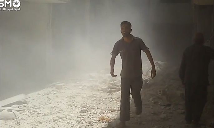 غارة جوية على الأحياء السكنية في عربين