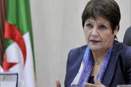 وزيرة التربية والتعليم في الجزائر نورية بن غبريت2.