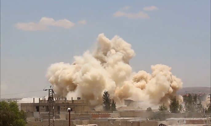 النظام يقصف داريا بريف دمشق بالبراميل المتفجرة
