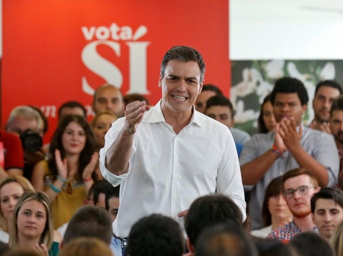 Spain's Socialist party (PSOE) leader Pedro Sanchez delivers a speech during a campaign event in Fuenlabrada, near Madrid, Spain June 21, 2016. REUTERS/Andrea Comas
