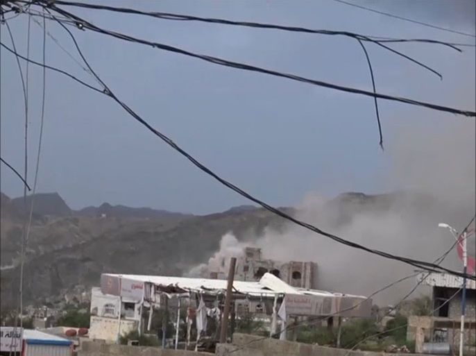 تعز تعرضت صباح اليوم لقصف عنيف نفذته مليشيا الحوثي والرئيس المخلوع علي صالح . وكان قد قتل ثلاثة مدنيين وأصيب ثمانية عشر آخرون بسبب القصف المستمر على تعز.