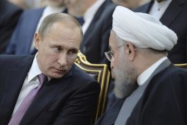 Russian President Vladimir Putin (L) speaks with his Iranian counterpart Hassan Rouhani during a signing ceremony after the talks in Tehran, Iran, November 23, 2015. Alexei Druzhinin/Sputnik/Kremlin via Reuters/File Photo ATTENTION EDITORS - THIS IMAGE WAS PROVIDED BY A THIRD PARTY. EDITORIAL USE ONLY.