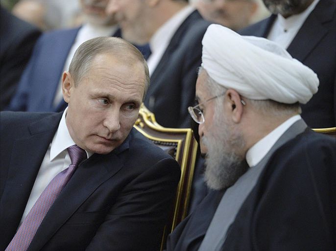 Russian President Vladimir Putin (L) speaks with his Iranian counterpart Hassan Rouhani during a signing ceremony after the talks in Tehran, Iran, November 23, 2015. Alexei Druzhinin/Sputnik/Kremlin via Reuters/File Photo ATTENTION EDITORS - THIS IMAGE WAS PROVIDED BY A THIRD PARTY. EDITORIAL USE ONLY.