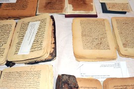 مجموعة من المخطوطات في معهد أحمد بابا للعلوم باماكو 6-6-2016 الجزيرة نت[1]