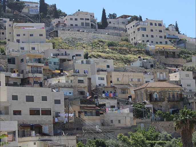 القدس-فلسطين -بلدة سلوان، 2015، الحارة الوسطى التي سربت فيها عدد من المنازل لصالح المستوطنين عبر سماسرة، وتظهر الأعلام الإسرائيلية على واجهة أحد المنازل
