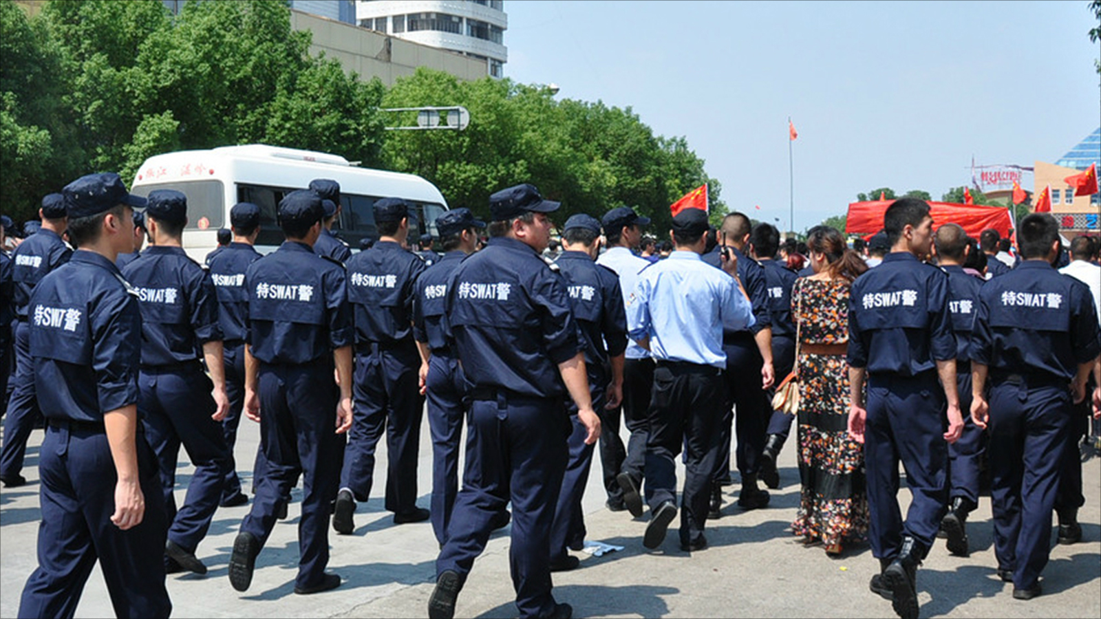 ‪الشرطة الصينية تدخلت في مناطق شهدت احتجاجات ضد المطاعم الأميركية‬ (الجزيرة)