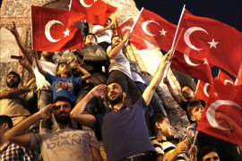 الأتراك يرفضون عودة بلدهم لحكم العسكر