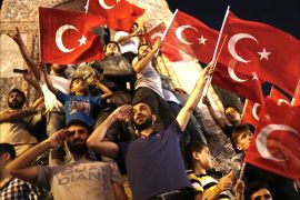 الأتراك يرفضون عودة بلدهم لحكم العسكر