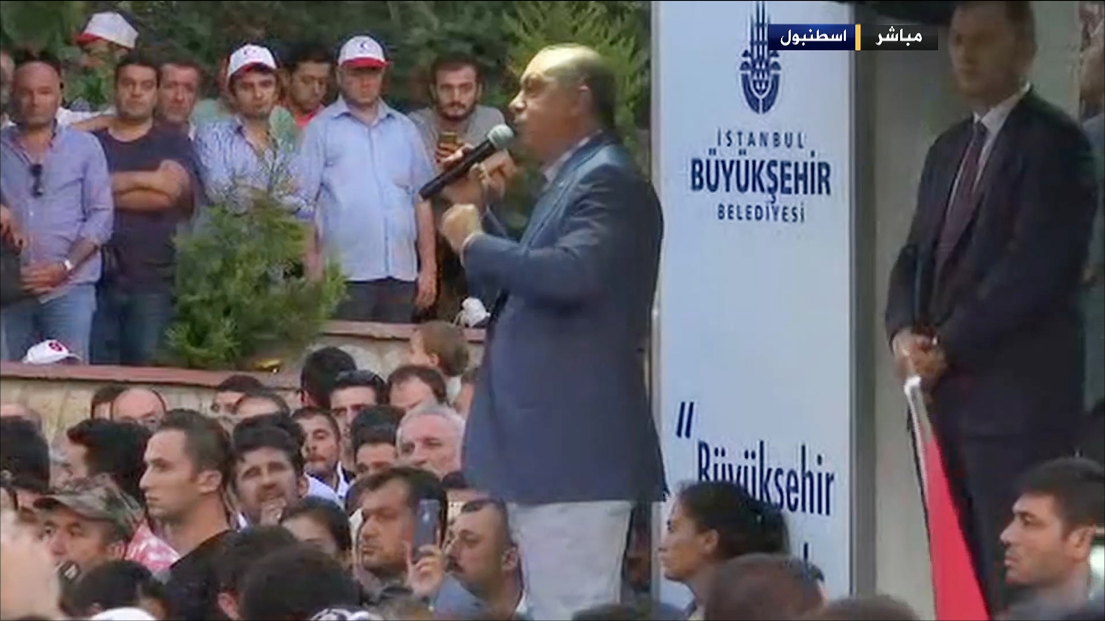 ‪أردوغان ألقى خطابين أمس السبت ودعا الشعب للدفاع عن الديمقراطية‬ (الجزيرة)