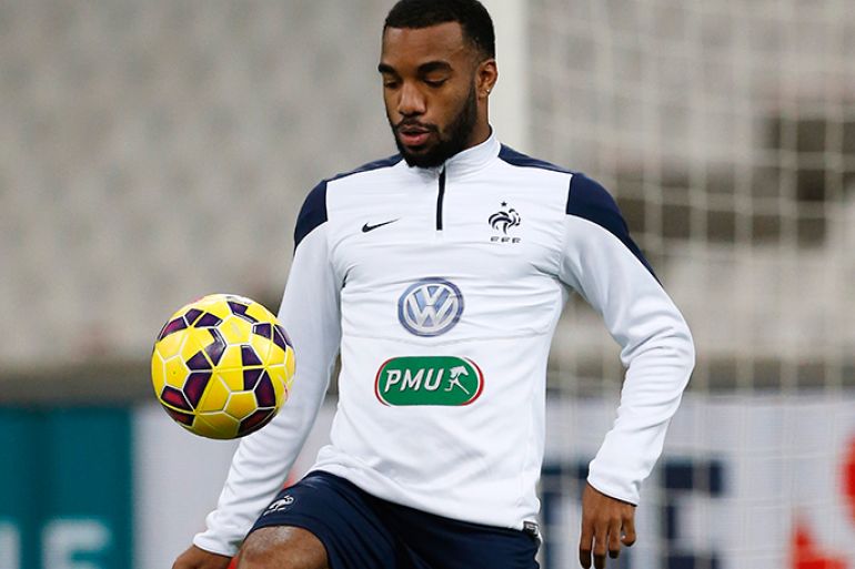 epa04493592 French national soccer player Alexandre Lacazette attends a training session at the Velodrome stadium, in Marseille, France, 17 November 2014. France play Sweden in a friendly soccer match in Marseille on 18 November 2014. EPA/GUILLAUME HORCAJUELO