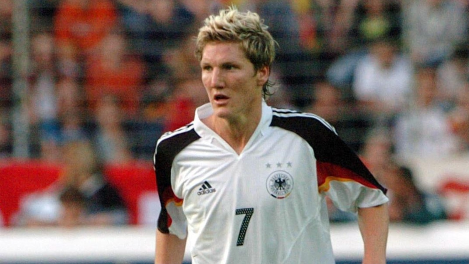 شفاينشتايغر أثناء أول ظهور له مع المنتخب الألماني في يونيو/حزيران 2004 (الأوروبية)
