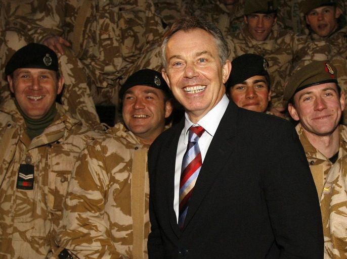 Britain's Prime Minister Tony Blair (C) visits British troops in Basra, southern Iraq December 17, 2006. Picture taken December 17, 2006. REUTERS/Eddie Keogh/File Photo