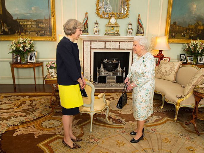 epa05423354 Queen Elizabeth II (R) welcomes Theresa May at the start of an audience in Buckingham Palace, where she invited the former Home Secretary to become the new Prime Minister of Britain and form a new government, London, Britain, 13 July 2016. EPA/DOMINIC LIPINSKI UK AND IRELAND OUT - NO ARCHIVE EDITORIAL USE ONLY/NO SALES/NO ARCHIVES