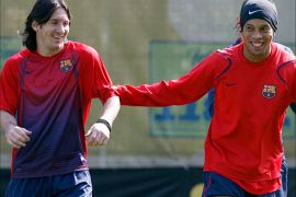 epa00987214 FC Barcelona team's players Argentinian Leo Messi (L) and Brazilian Ronaldinho (R) smile as they attend a team's training session, 19 April 2007, in Barcelona, northeastern Spain. Barcelona defeated Getafe team 5-2 in a King's Cup match which was played on 18 April at Nou Camp stadium in Barcelona. EPA/TONI ALBIR