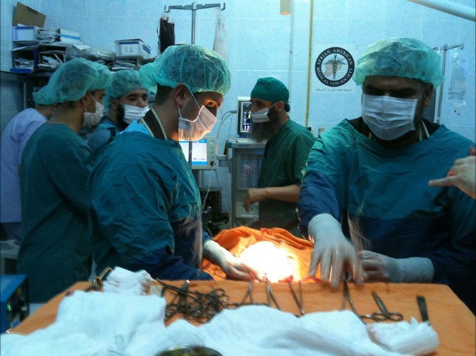 خاصة للجزيرة- تظهر جانبا من عمل مشفى الميم 10 إحدى المشافي الميدانية في حلب6