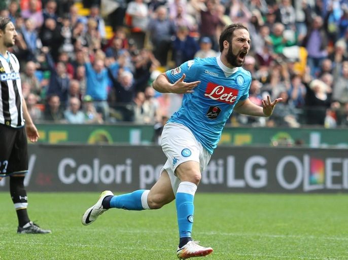 Napoli's Gonzalo Higuain jubilates after scoring the goal during the Italian Serie A soccer match Udinese Calcio vs SSC Napoli at Friuli stadium in Udine, Italy, 03 April 2016.