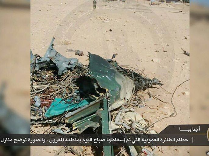 صور حطام طائرة عمودية لقوات حفتر أسقطها مقاتلو سرايا الدفاع عن بنغازي