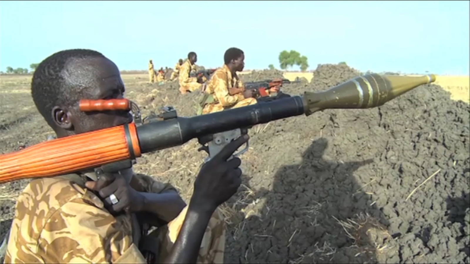 ‪الاشتباكات في جوبا بجنوب السودان تواصلت حتى ليل أمس الاثنين‬ الجزيرة)