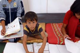 A displaced Iraqi child, who fled from the Islamic State (IS) violence in Mosul, studies during a refresher course organised by UNICEF at the start of the school year at Baherka refugee camp in Erbil September 11, 2014. REUTERS/Ahmed Jadallah (IRAQ - Tags: CIVIL UNREST CONFLICT SOCIETY EDUCATION)
