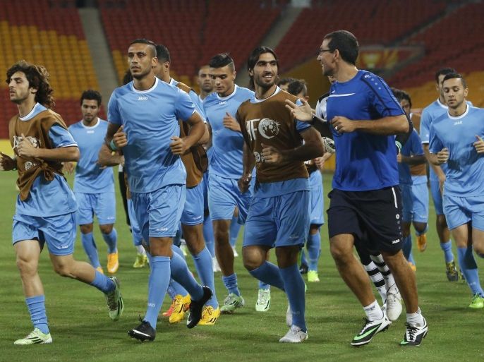 Iraq's national team jogs during training session ahead of their Asian Cup Group D soccer match against Jordan at Suncorp Stadium in Brisbane January 11, 2015. Jordan will play Iraq on Monday. REUTERS/Edgar Su (AUSTRALIA - Tags: SPORT SOCCER)