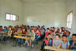 جانبا من العملية التعليمية في ريف حمص الشمالي الخاضع لسيطرة المعارضة