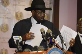 South Sudan President Salva Kiir (L) flanked by Second Vice President James Wani Igga address a news conference at the Presidential State House following renewed fighting in South Sudan's capital Juba, July 8, 2016. Picture taken July 8, 2016. REUTERS/Stringer FOR EDITORIAL USE ONLY. NO RESALES. NO ARCHIVES