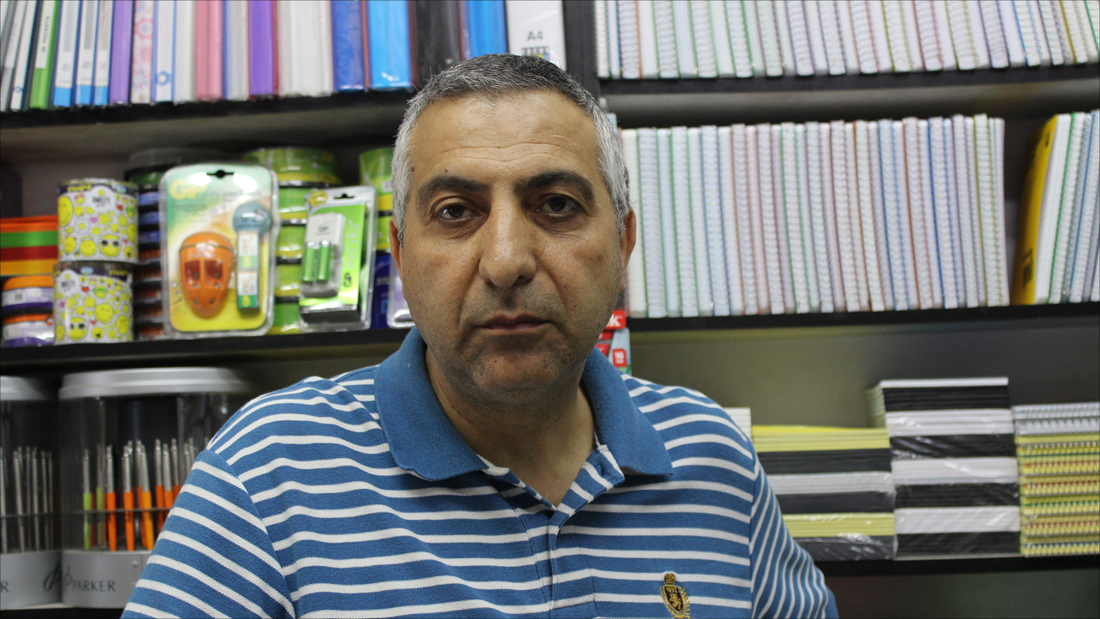 عماد منى يرفض استيراد الكتب التي تدعم الاحتلال (الجزيرة نت)