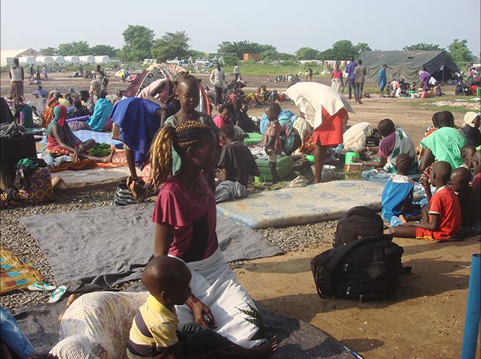 epa05421478 A handout photograph released on 12 July 2016 by the United Nations Mission in South Sudan (UNMISS) showing Internally Displaced People (IDPs) taking shelter and refuge due to heavy clashes at the UN base in Tomping, Juba, South Sudan, 11 July 2016. South Sudan's President Salva Kiir on 11 July called for an immediate ceasefire to end fighting between the country's two warring factions, after days of renewed clashes in Juba, South Sudan's capital that killed over 269 people since 07 July. EPA/BEATRICE MATEGWA / UNMISS / HANDOUT HANDOUT EDITORIAL USE ONLY/NO SALES