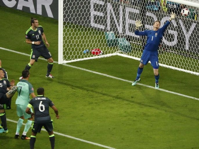 Football Soccer - Portugual v Wales - EURO 2016 - Semi final - Stade De Lyon - Lyon, France - 6/7/16 Portugal's Cristiano Ronaldo scores a goal REUTERS/Christian Hartmann