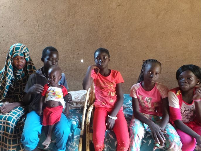 الجنوب سودانية لينا وأطفالها ... خاصة بالجزيرة نت