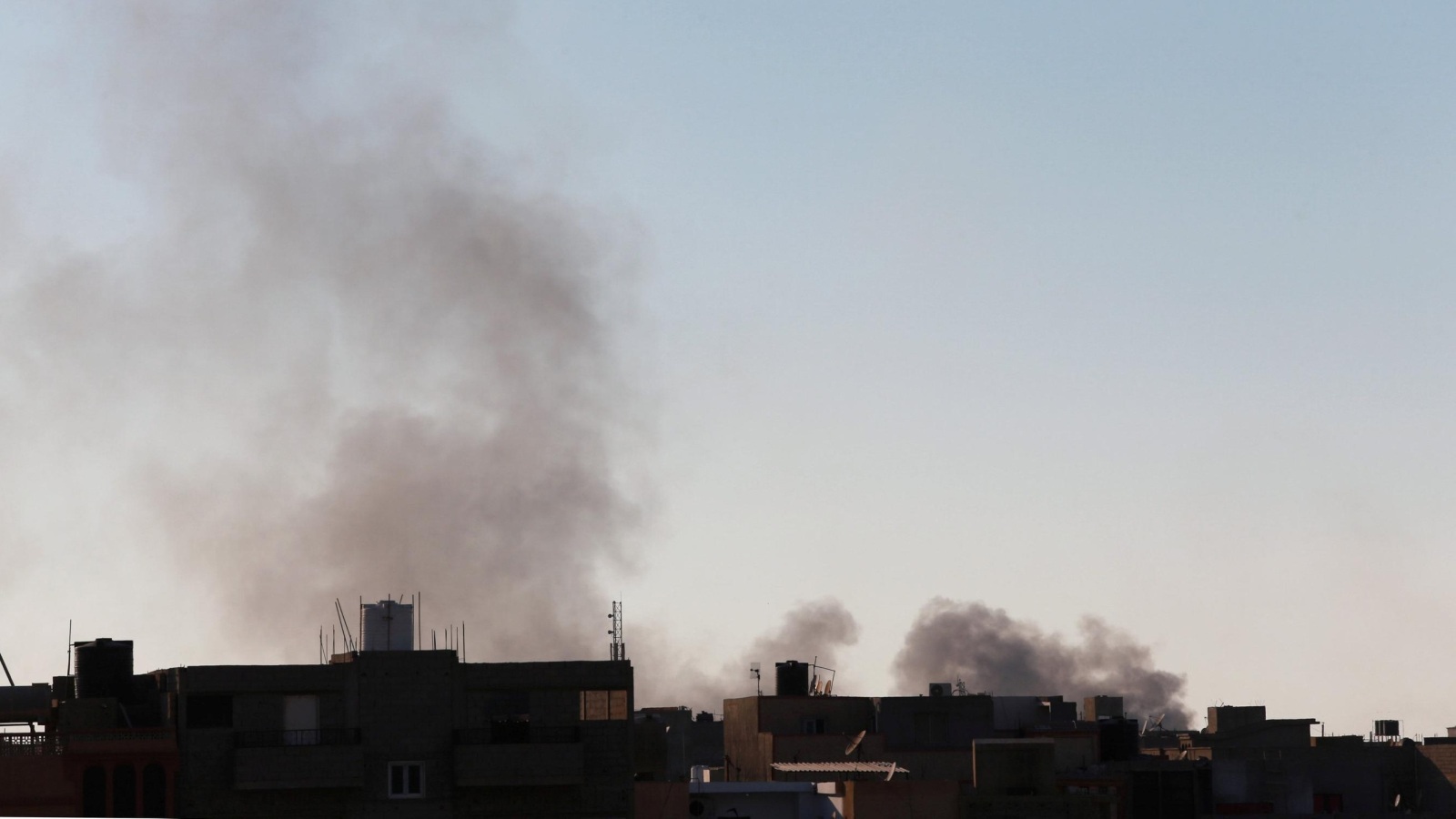 ‪مواجهات الشهر الماضي بين مجلس شورى الثوار وقوات حفتر في بنغازي‬ (رويترز)