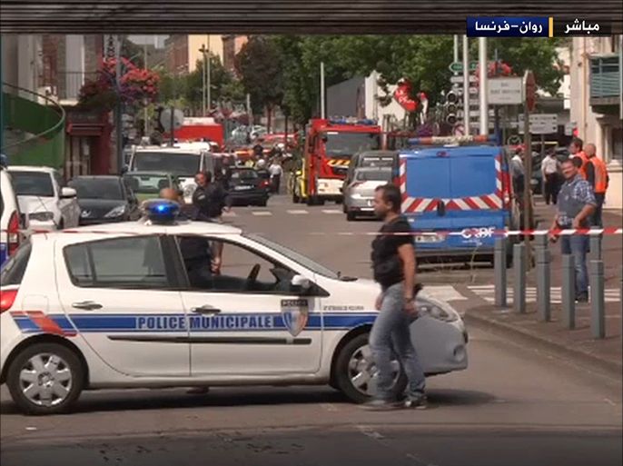مسلحان بسلاح أبيض يحتجزان رهائن بكنيسة بمدينة روان شمال غرب باريس