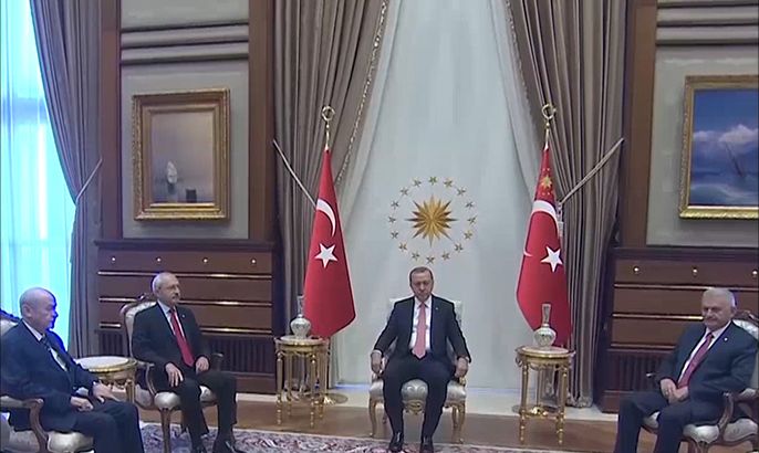 أردوغان يلتقي زعيمي أكبر أحزاب المعارضة