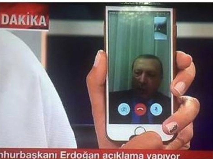 مكالمة أردوغان عبر الفيس تايم.